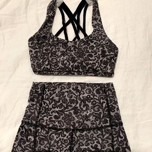 Lululemon high waisted workout outfit. Size 2